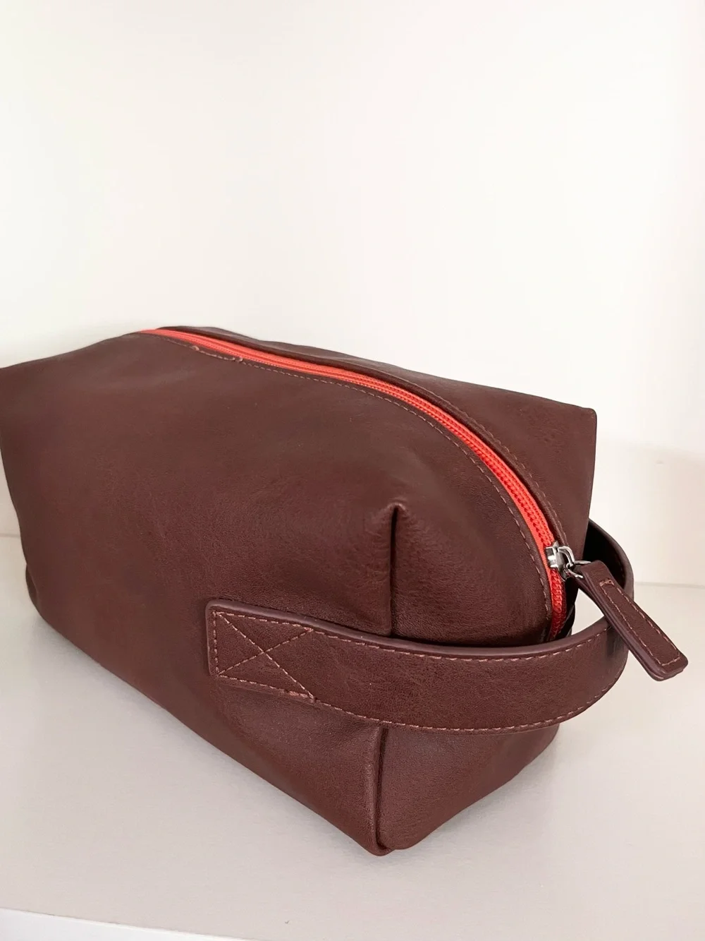 Saks toiletries case